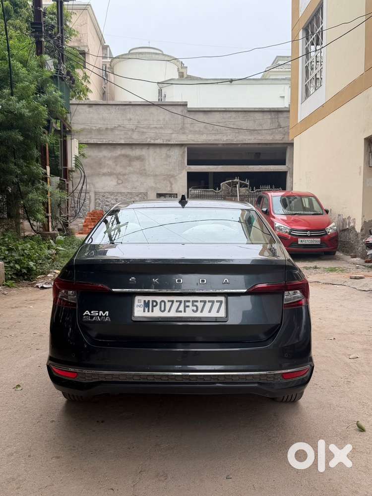 Skoda Slavia Petrol 2023