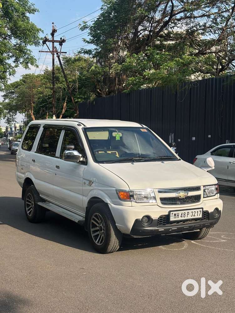 Chevrolet Tavera Lt 10 Seater Bsiii, 2013, Diesel