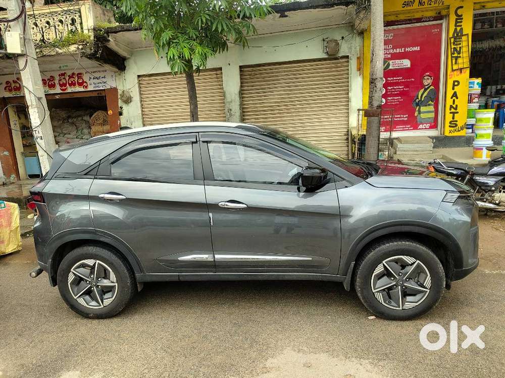 Tata Nexon Creative Plus(sunroof) 2024