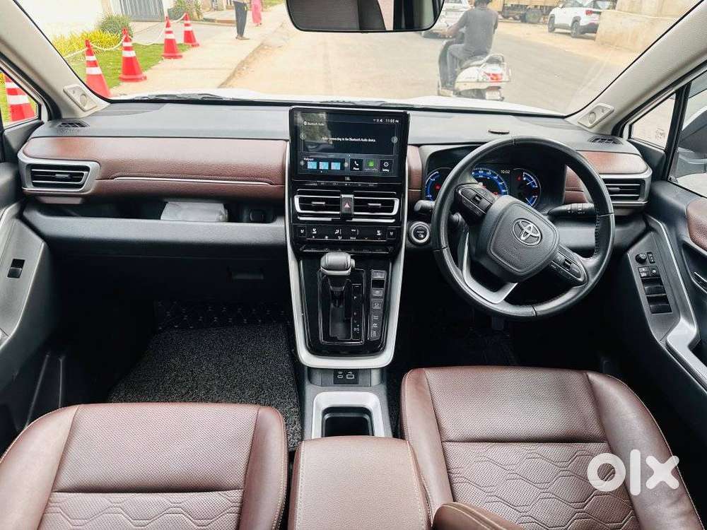 Toyota Innova Hycross 2.0 Zx (o) Hybrid 7 Str, 2023, Petrol