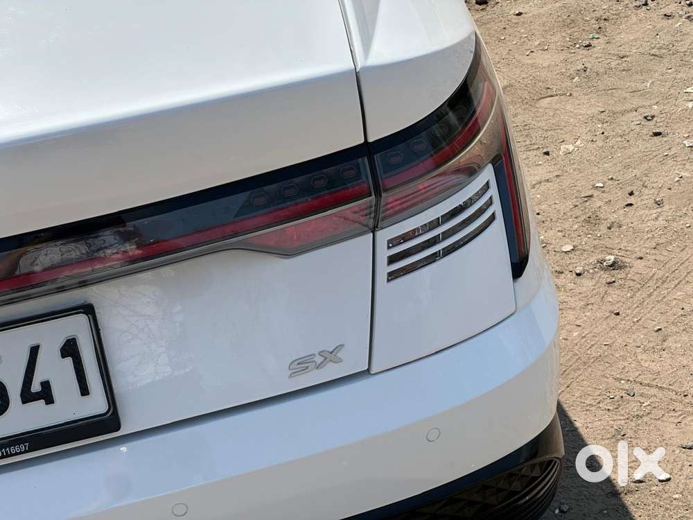 Hyundai Verna 1.5 Sx (o) Vtvt Ivt, 2023, Petrol