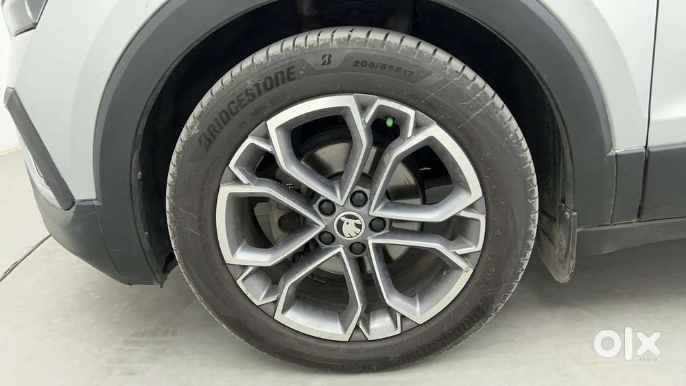 Skoda Kushaq 1.0 Tsi Style At, 2022, Petrol