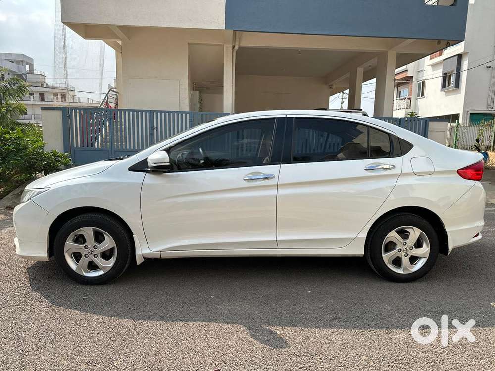 Honda City 1.5 V 5th Gen I-vtec Mt, 2016, Petrol