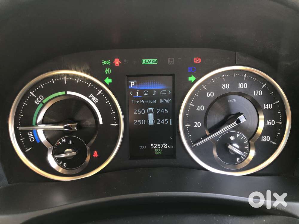 Toyota Vellfire 2.5 Executive Lounge, 2023, Cng & Hybrids