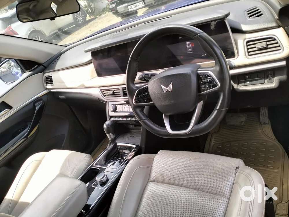 Mahindra Xuv700 2021 Petrol Well Maintained