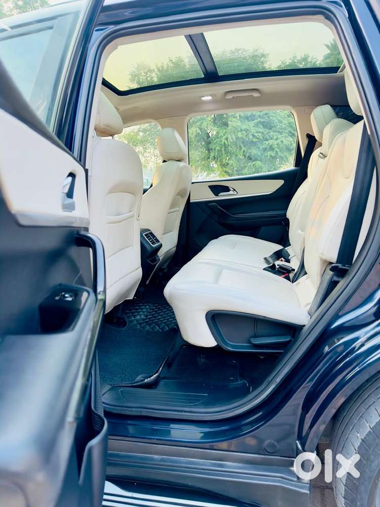 Mahindra Xuv700 2.2 Ax 7 Diesel At Luxury Pack Str Awd, 2022, Diesel