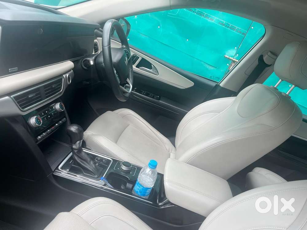 Mahindra Xuv700 2.0 Ax 7 Petrol At Str, 2023, Petrol
