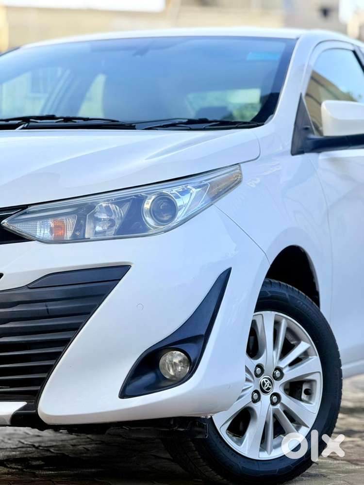 Toyota Yaris V Cvt, 2019, Petrol