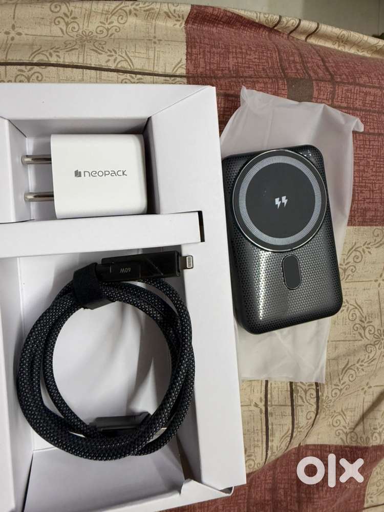 Reliance digital powerbank, adapter and cable