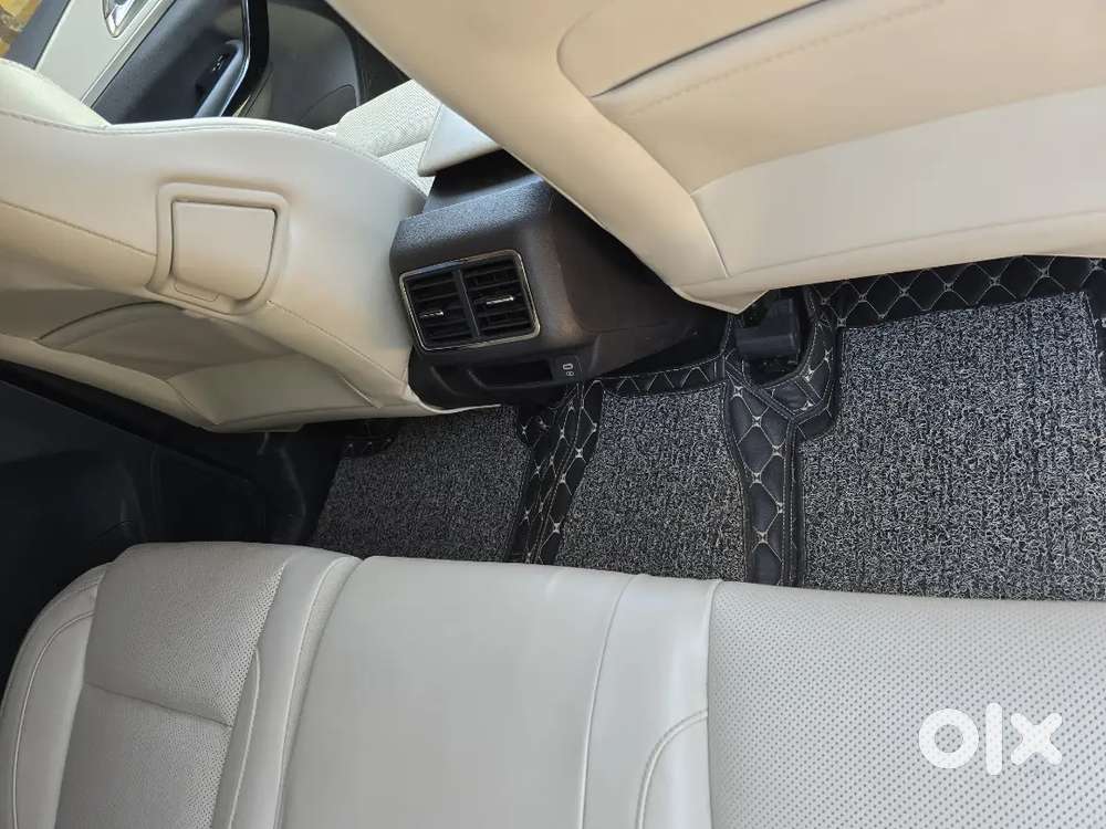 Mahindra Xuv700 Ax7l Diesel Mt 2025