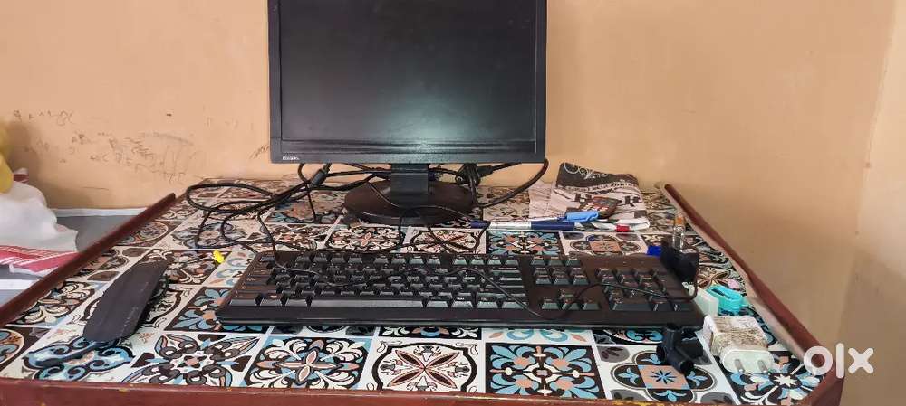 एलसीडी कीबोर्ड और माउस बिकाऊ है