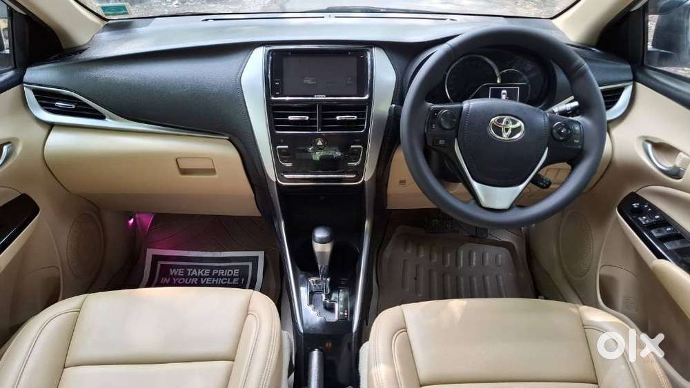 Toyota Yaris V Cvt, 2018, Petrol
