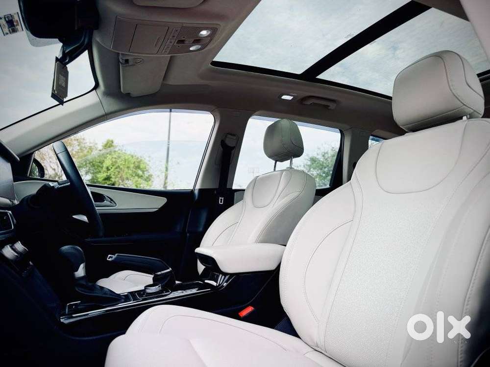 Mahindra Xuv700 2.0 Ax 7 Petrol At Str, 2024, Petrol