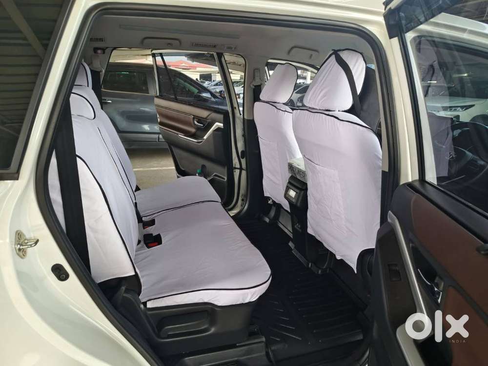 Toyota Innova Hycross Vx 2025