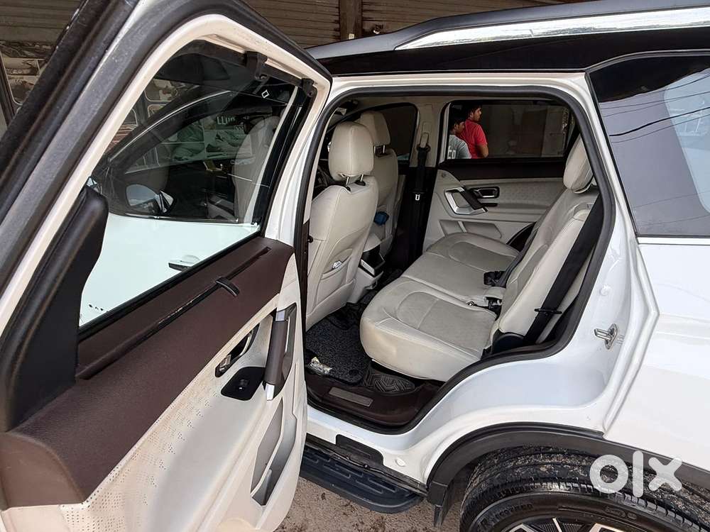 2025 Tata Safari Diesel, Automatic, Plus Dual Tone