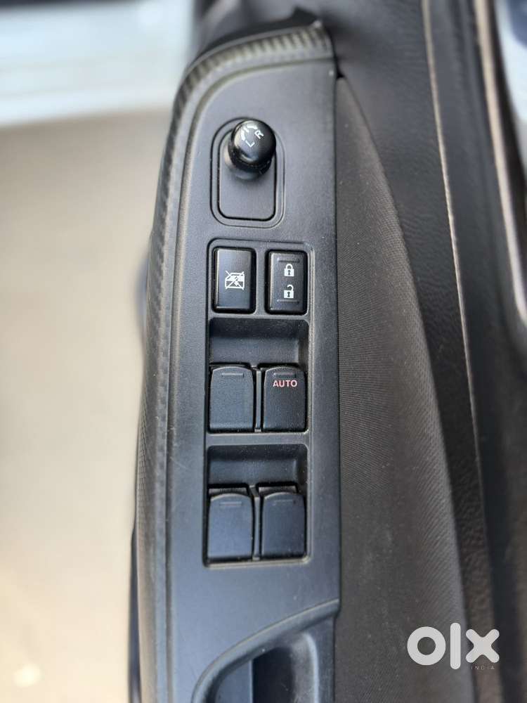 Maruti Suzuki Swift 1.2 Vxi (o), 2023, Petrol