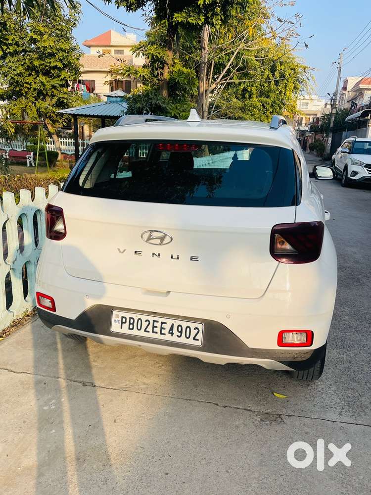 Hyundai Venue Petrol 23000 Km Driven