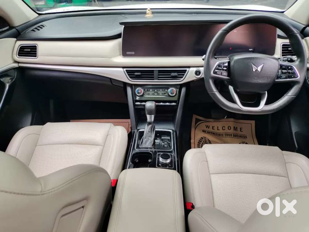 Mahindra Xuv700 2.2 Ax 7 Diesel At Luxury Pack Str Awd, 2022, Diesel