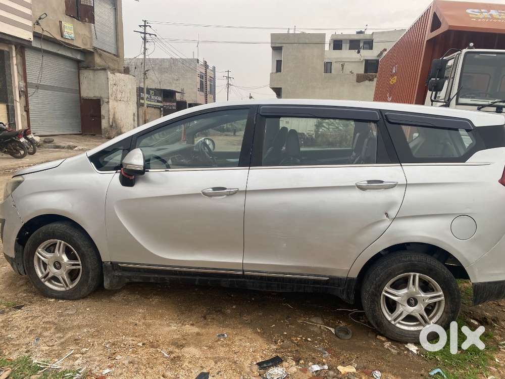 Mahindra Marazzo M6 7str