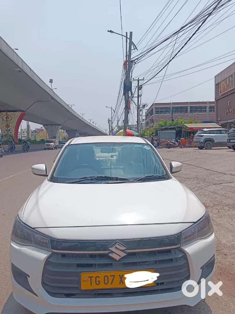 Maruti Suzuki Dzire 2025 Cng & Hybrids 21800 Km Driven