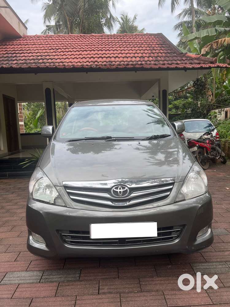 Toyota Innova 2.5 V 2011