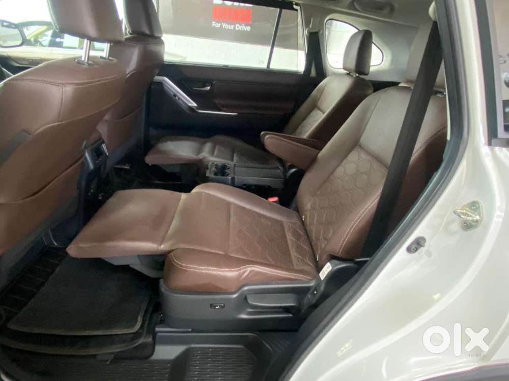 Toyota Innova Hycross 2.0 Zx Hybrid 7 Str, 2025, Petrol