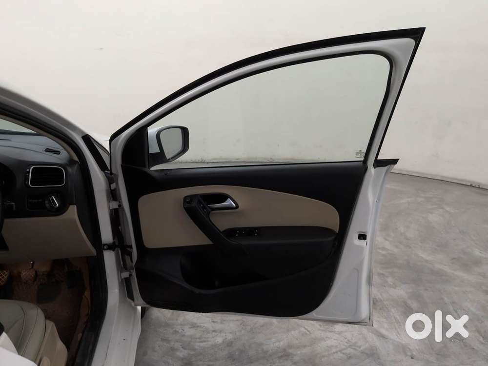 Volkswagen Polo Petrol Highline 1.2l, 2015, Petrol