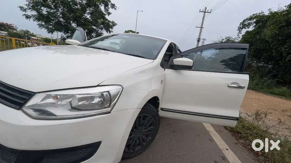 Volkswagen Polo Petrol Manual 2011