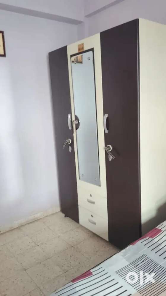 Cupboard with dressing mirrors with only cash on delivery