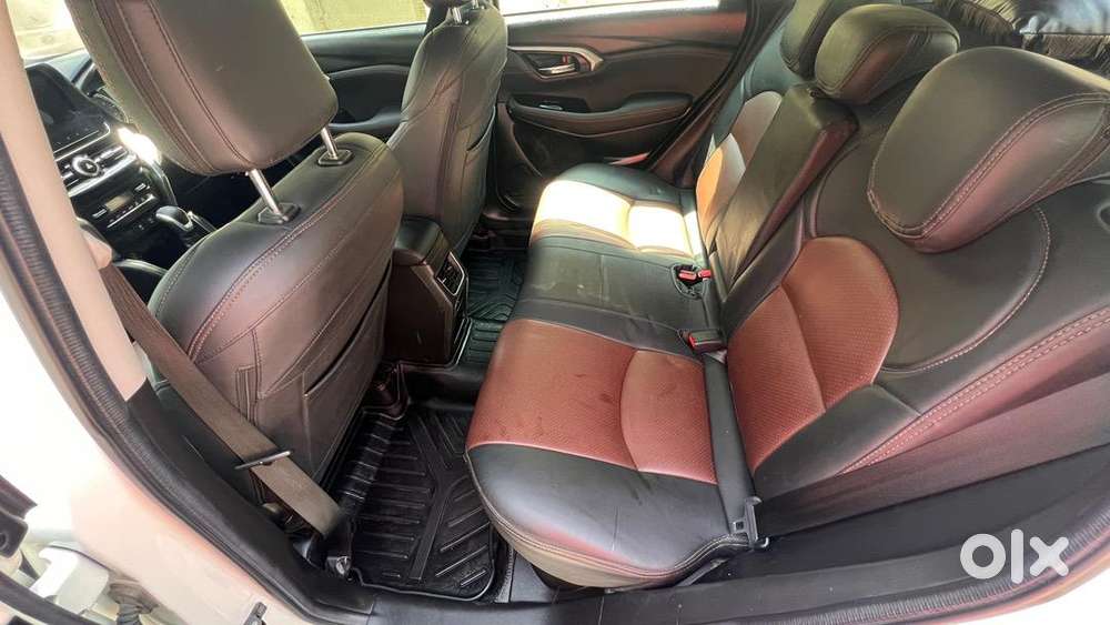 Toyota Urban Cruiser Hyryder (1.5 Neo-drive G At)