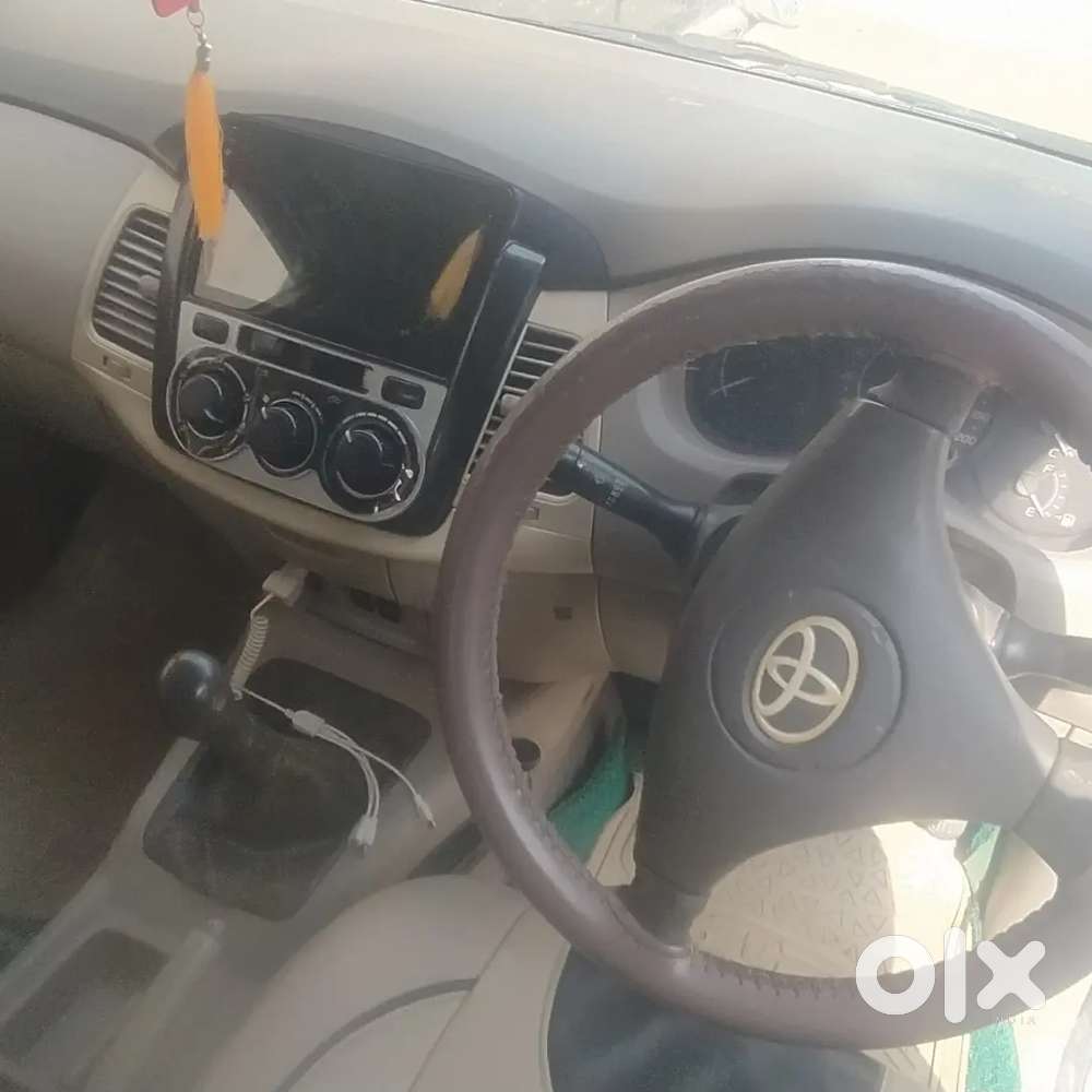Toyota Innova 2009 Petrol Manual 7 Str