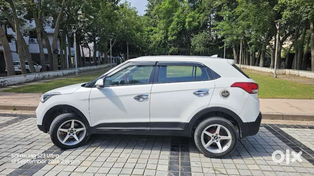 Creta Petrol Automatic
Top Model With Sunroof