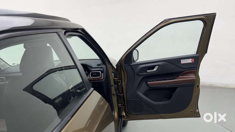 Tata Punch 1.2 Revotron Creative Amt Dual Tone, 2022, Petrol