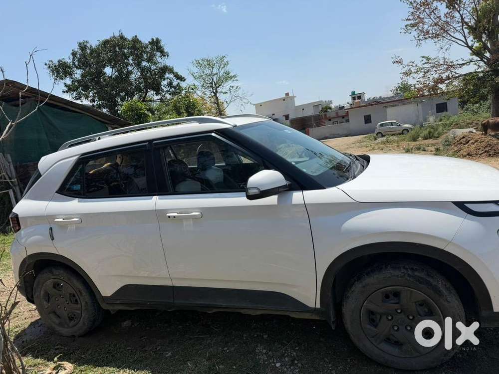 Hyundai Venue 2024 Petrol 40000 Km Driven