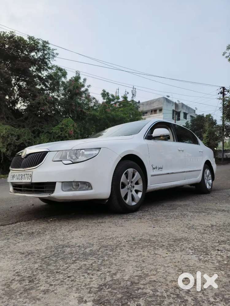 16 Feet Skoda Superb 7 Speed Gearbox Sunroof  Elegance 1.8 Tsi  1800cc