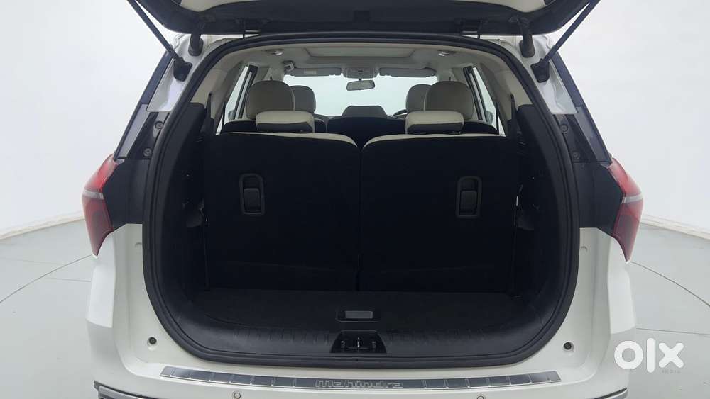 Mahindra Xuv700 2.0 Ax 5 Petrol Mt 7 Str, 2022, Petrol