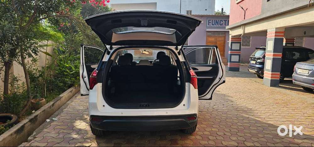 Mahindra Xuv 700 2.0 L Turbo Petrol Mx  5 Seater  Variant For Sale