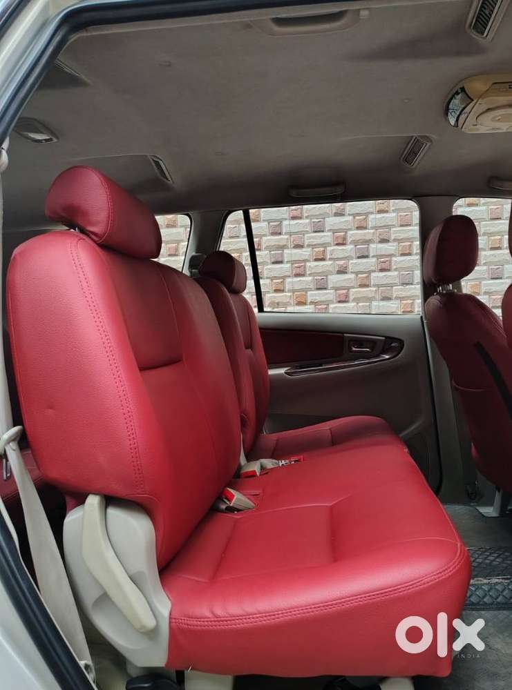 Toyota Innova 2.5 V 8 Str, 2012, Diesel