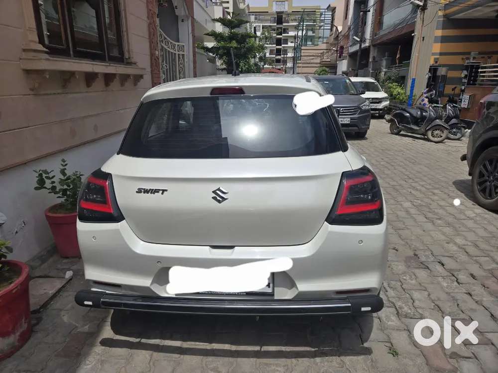 Maruti Suzuki Swift 2025 Petrol 14000 Km Driven