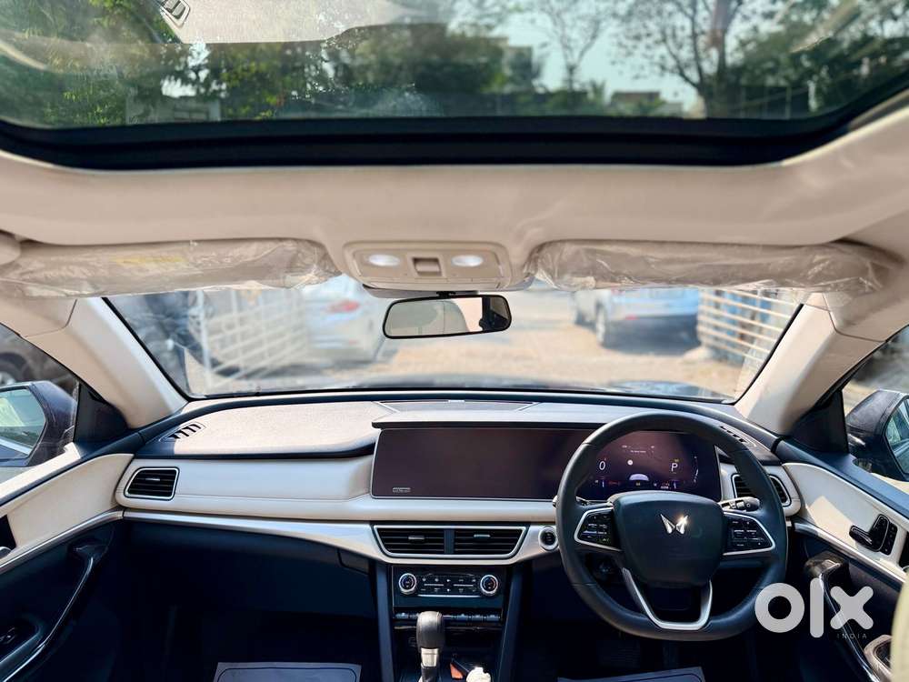 Mahindra Xuv700 2.2 Ax 7 Diesel At Str, 2022, Diesel