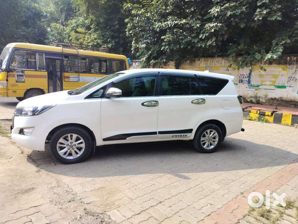 Toyota Innova Crysta 2.4 G Plus Mt 8 Str, 2017, Diesel