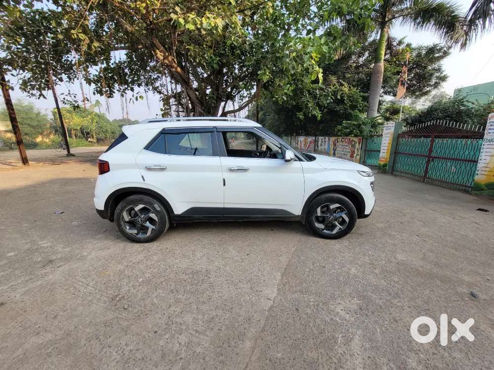 Hyundai Venue 2019 Petrol 66000 Km Driven