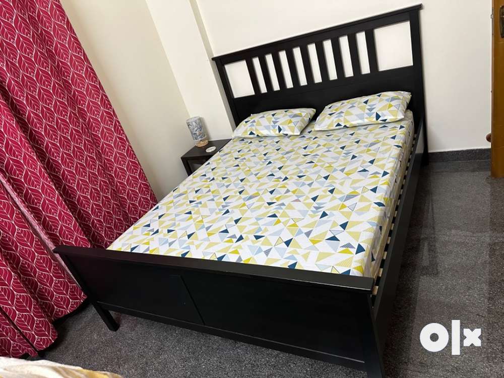 Old bed deals for sale olx