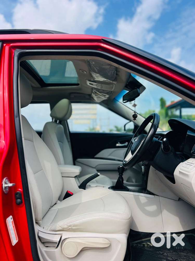 Mahindra Xuv300 W8 Option, 2021, Petrol