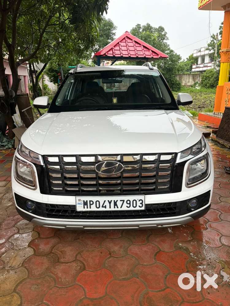 Hyundai Venue Petrol 2025