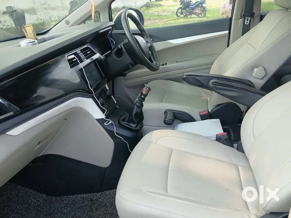 Mahindra Marazzo M8, 2018, Diesel