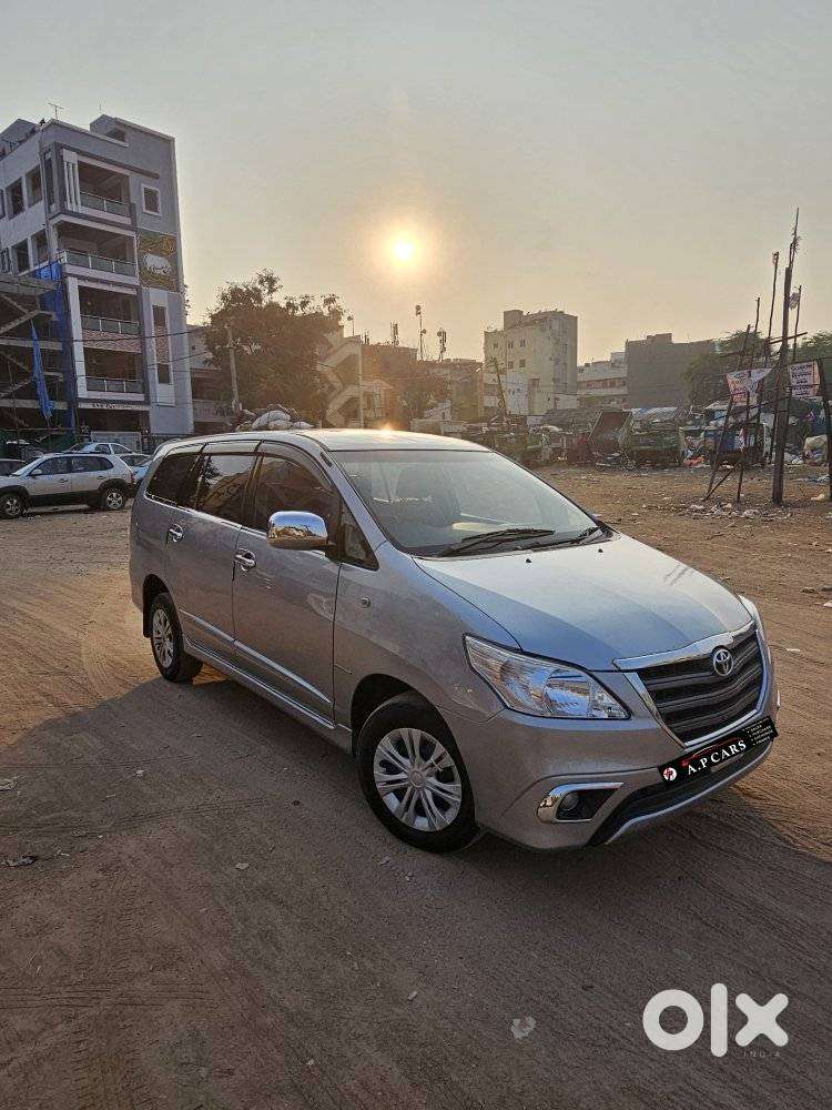 Toyota Innova 2.5 G (diesel) 8 Seater Bs Iv, 2015, Diesel