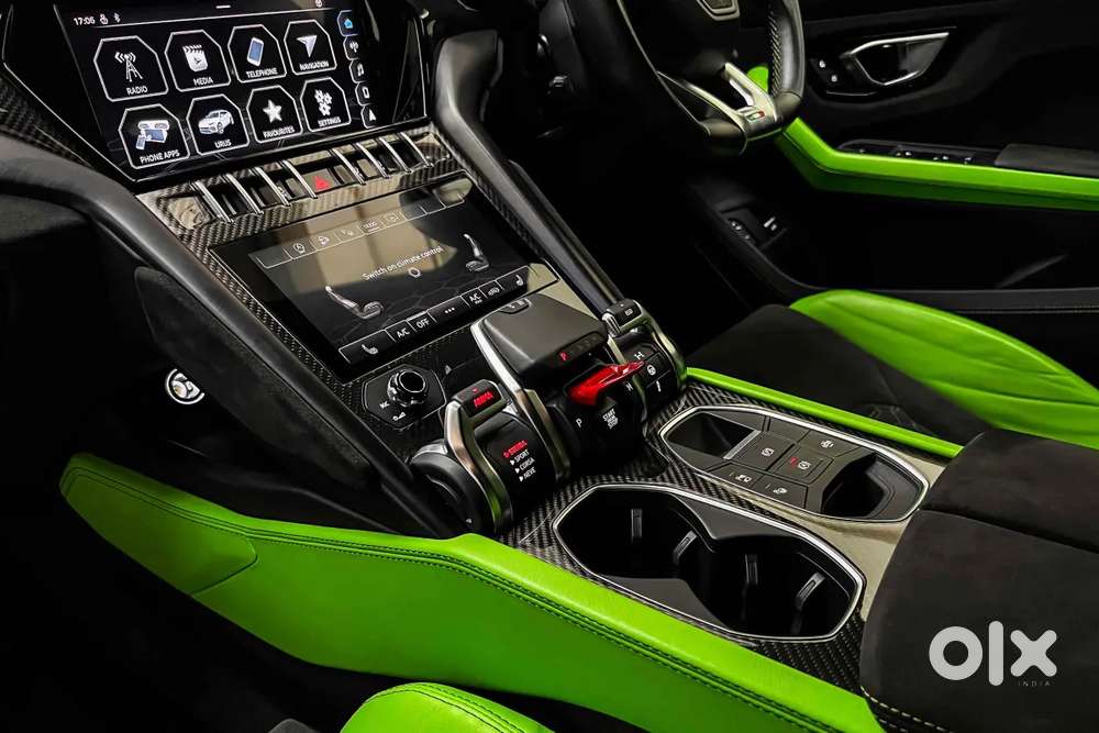 Lamborghini Urus, 2022, Petrol