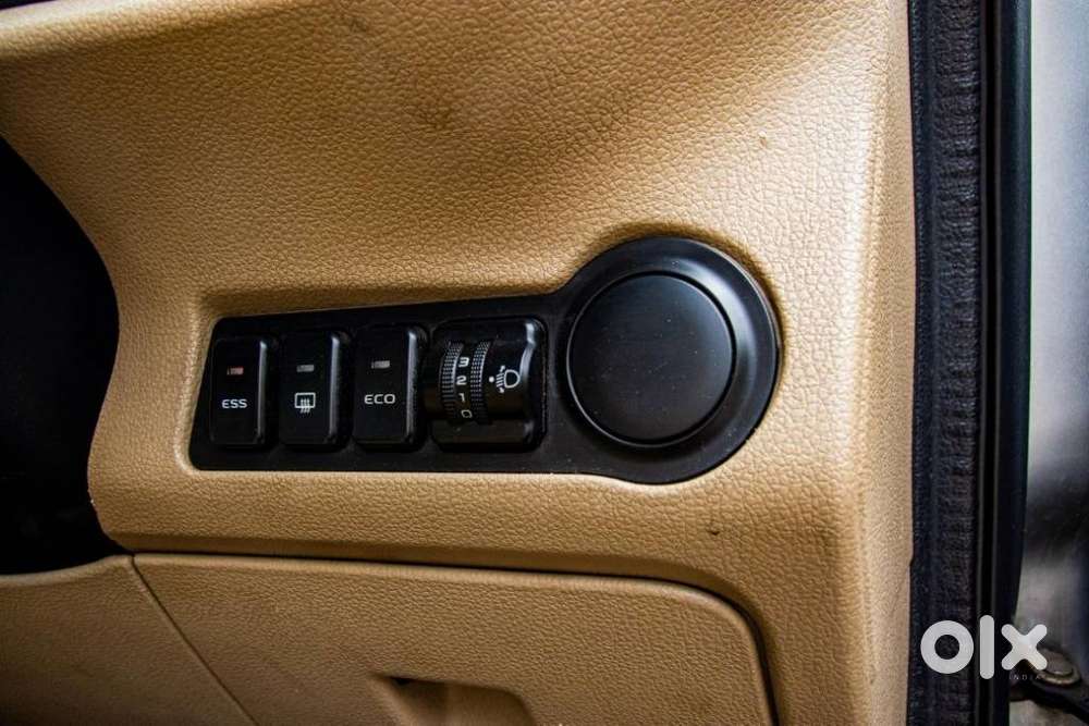 Mahindra Tuv 300 T6 Plus, 2020, Petrol