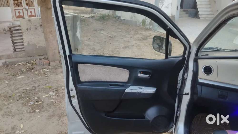 2nd Owner Petrol Cng Company Fitted